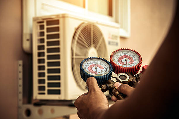 Professional Hvac technician working in Plano, TX
